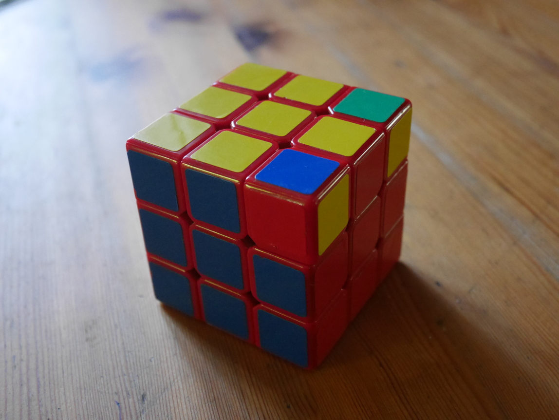 Cube prêt pour la dernière étape, coins jaunes phares